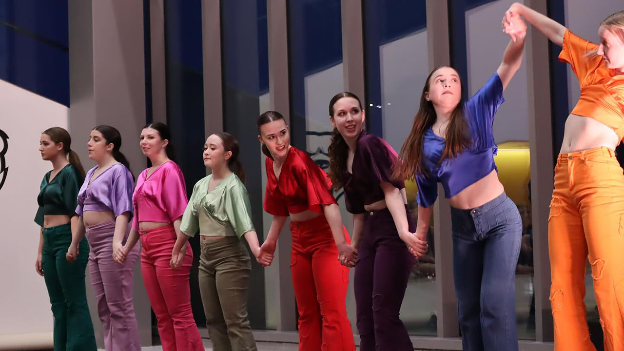 Bailamos dancers